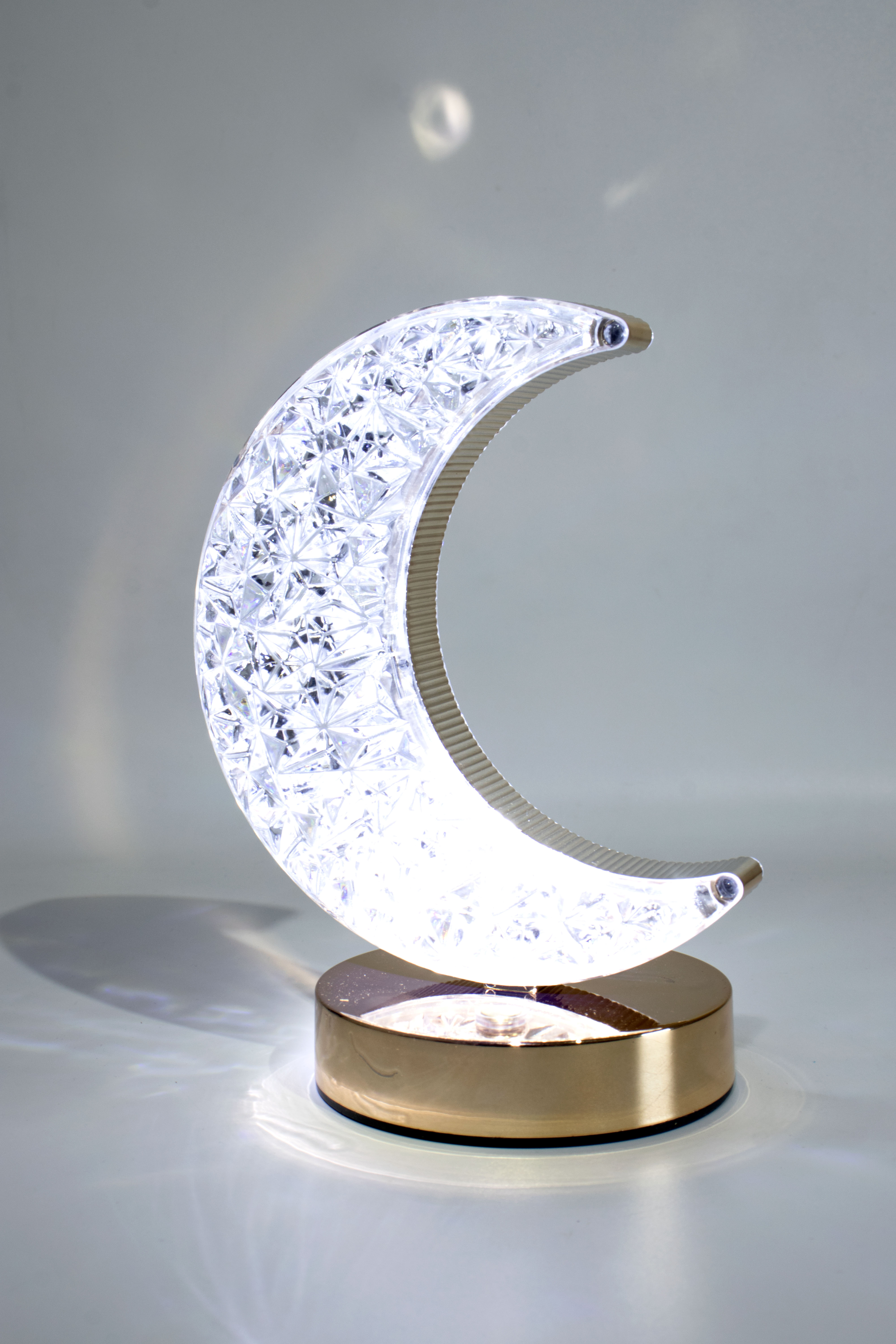 Lámpara de Mesa LED Luna Creciente de Cristal y Base Dorada - Luz Nocturna Decorativa y Romántica