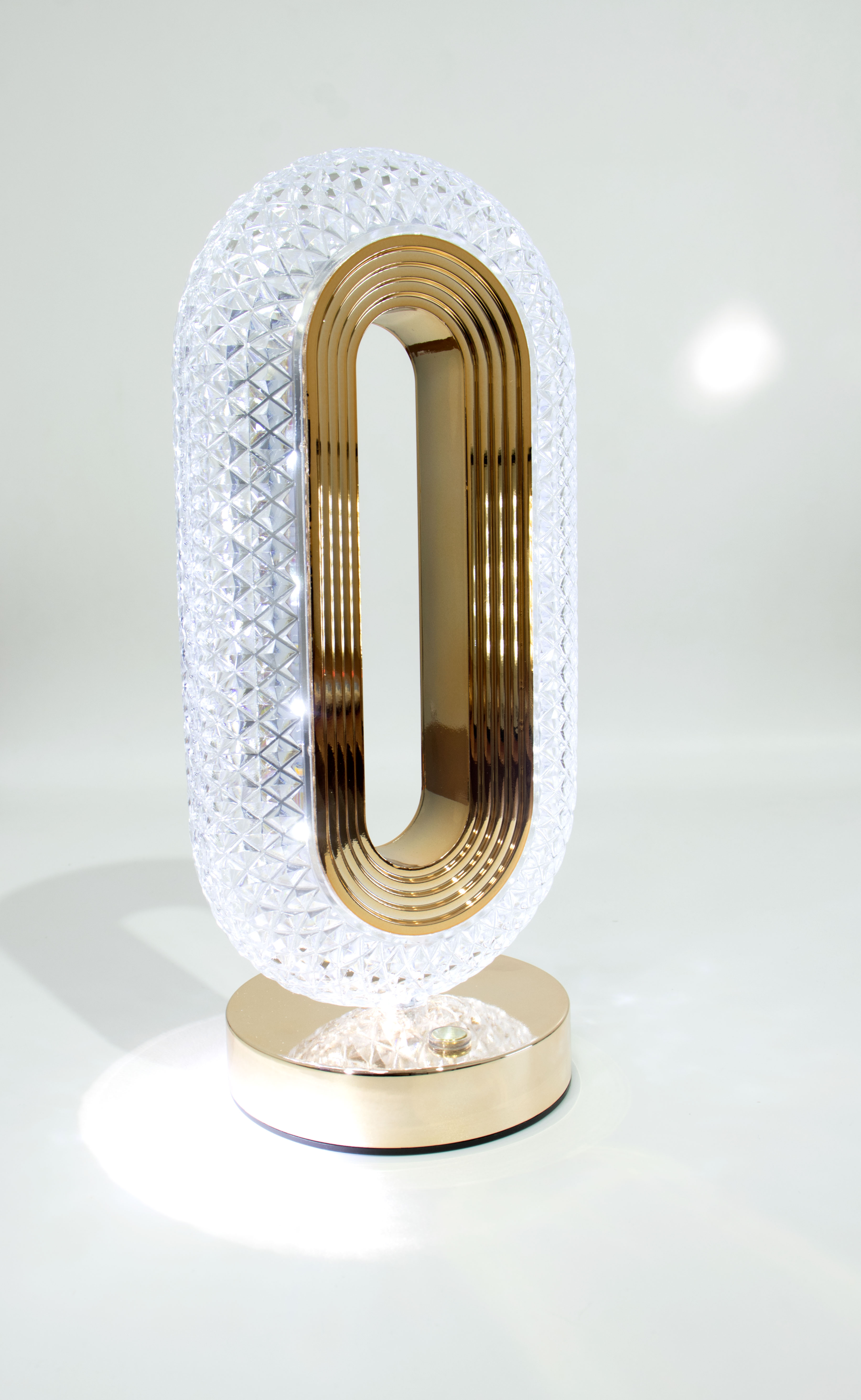 Lámpara de Mesa LED Ovalada de Cristal y Dorado - Diseño Moderno de Lujo para Sala de Estar y Dormitorio